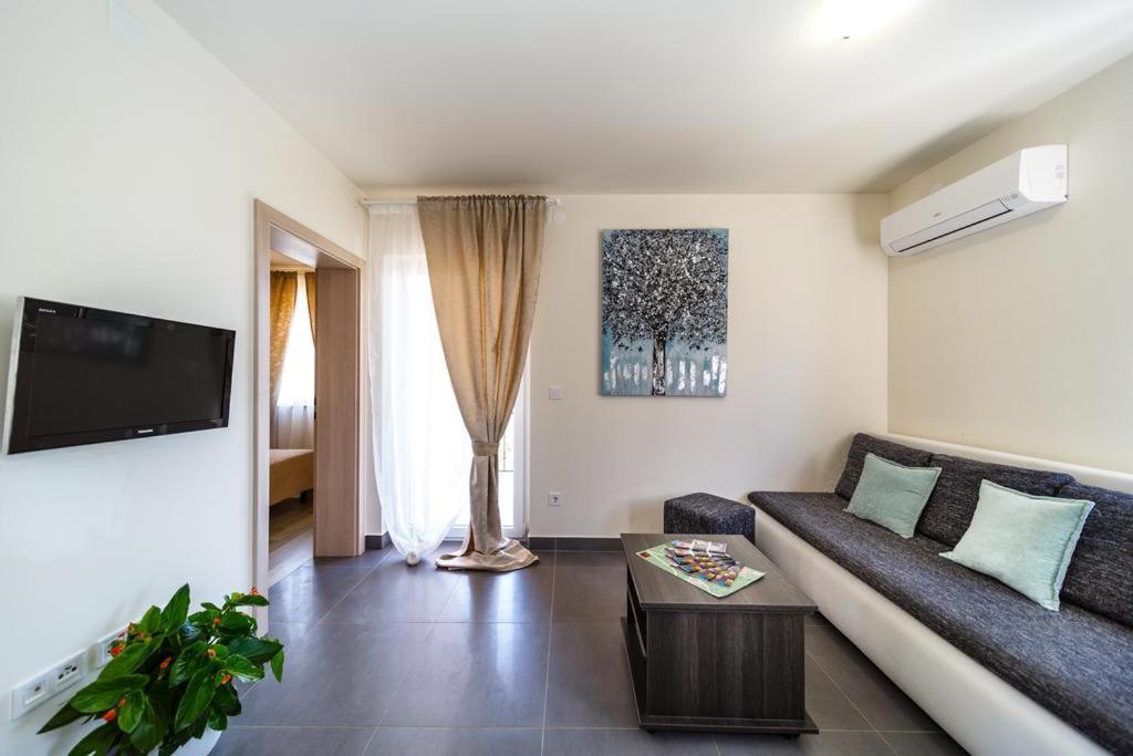 Apartments Leondori Krk Town Kültér fotó