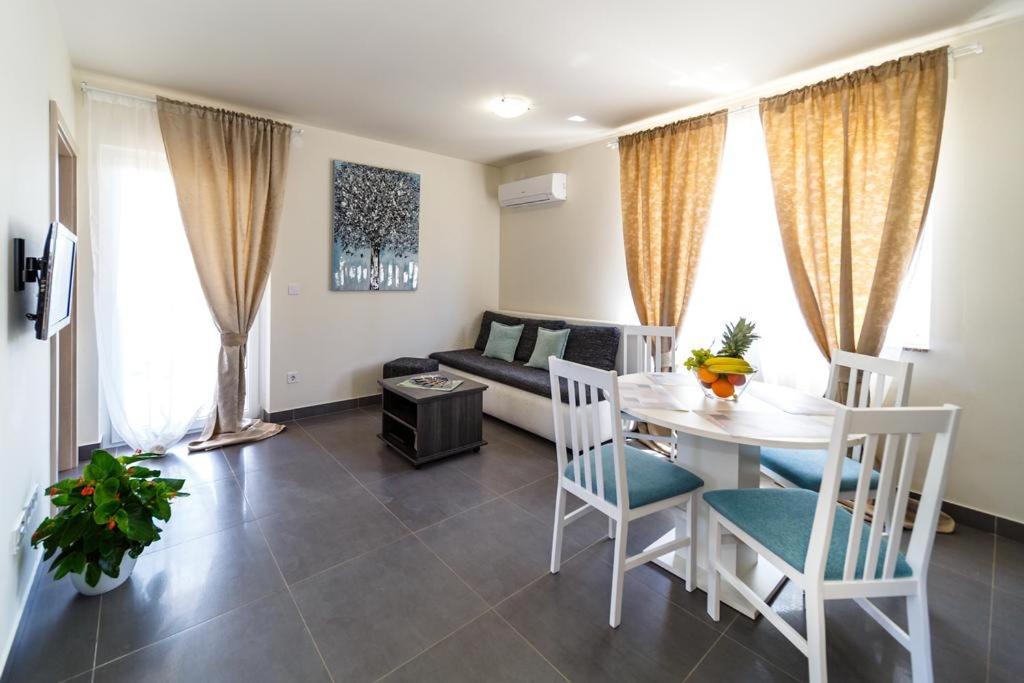 Apartments Leondori Krk Town Kültér fotó