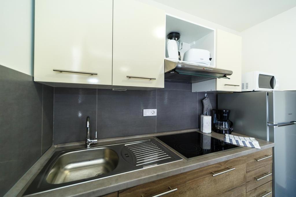 Apartments Leondori Krk Town Kültér fotó