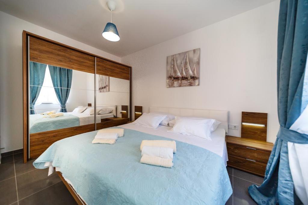Apartments Leondori Krk Town Kültér fotó