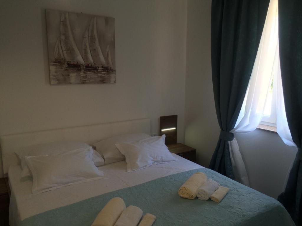 Apartments Leondori Krk Town Kültér fotó