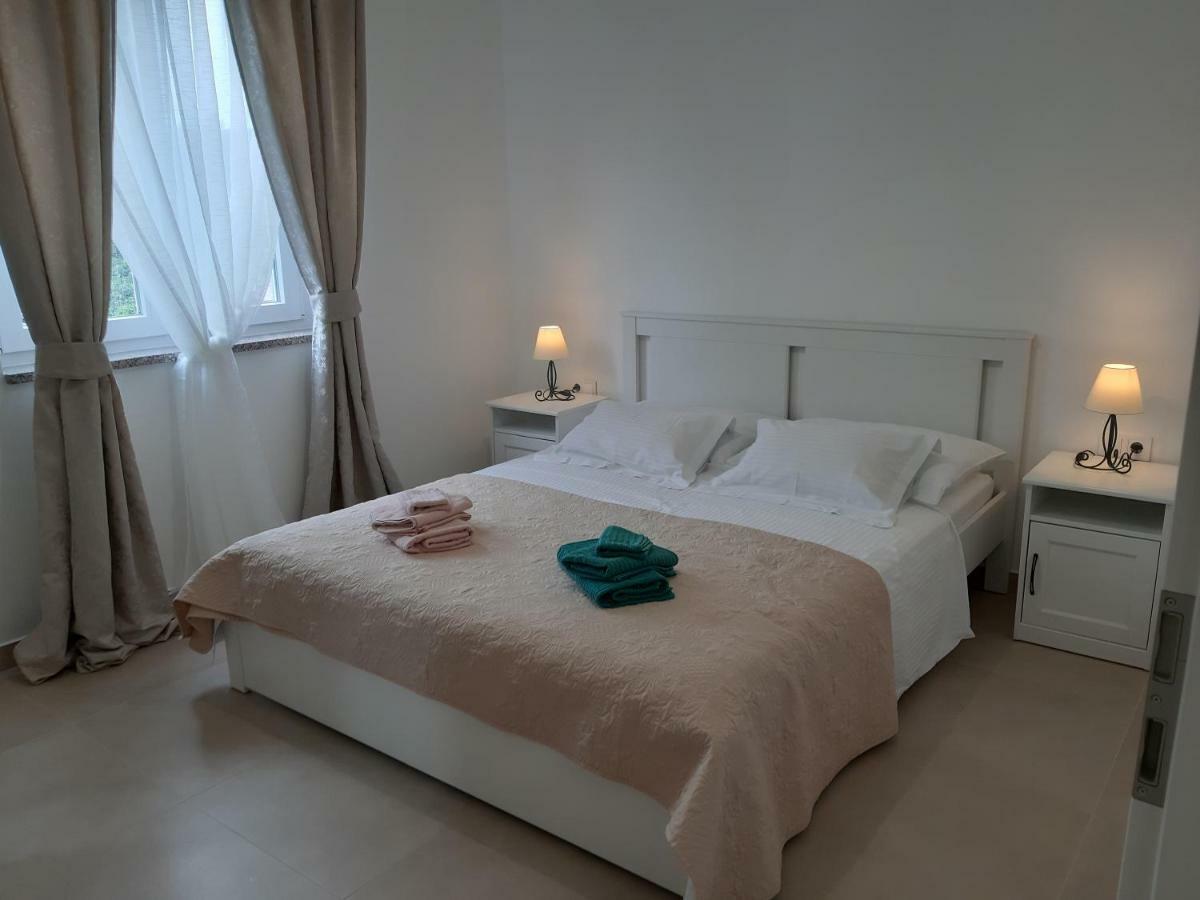 Apartments Leondori Krk Town Kültér fotó