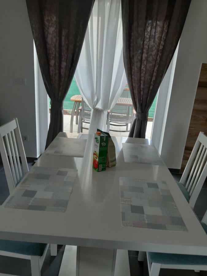 Apartments Leondori Krk Town Kültér fotó