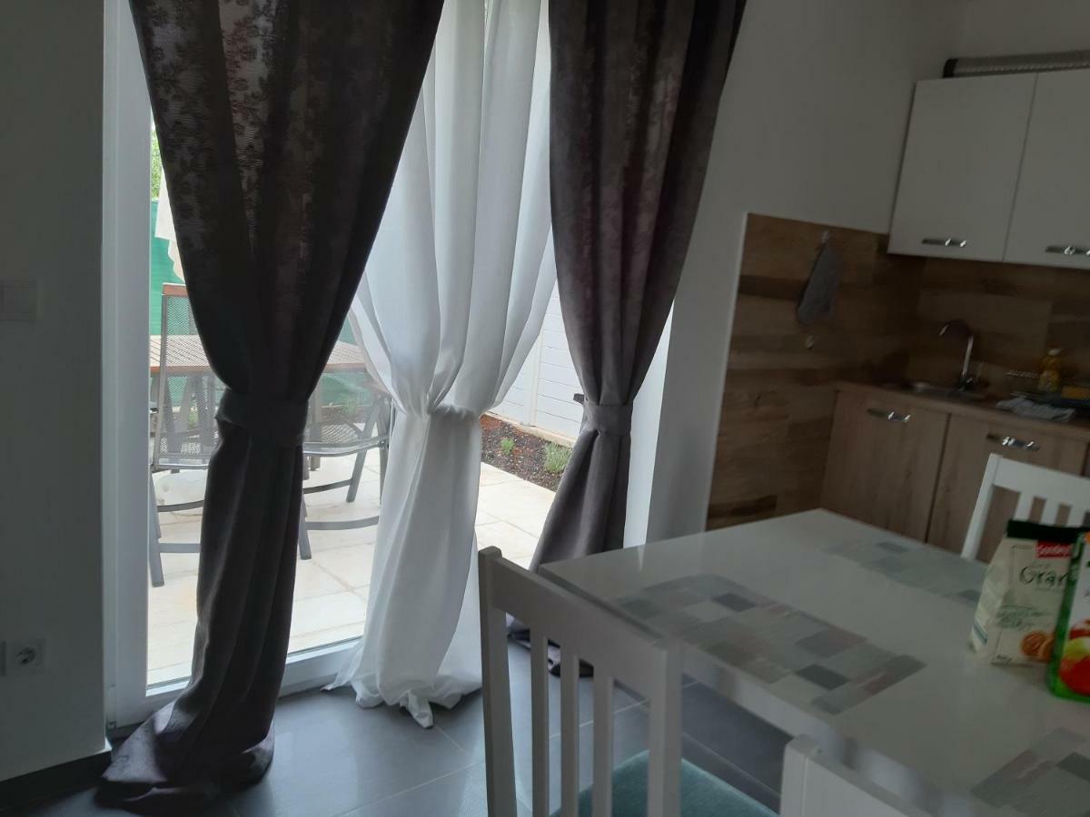 Apartments Leondori Krk Town Kültér fotó